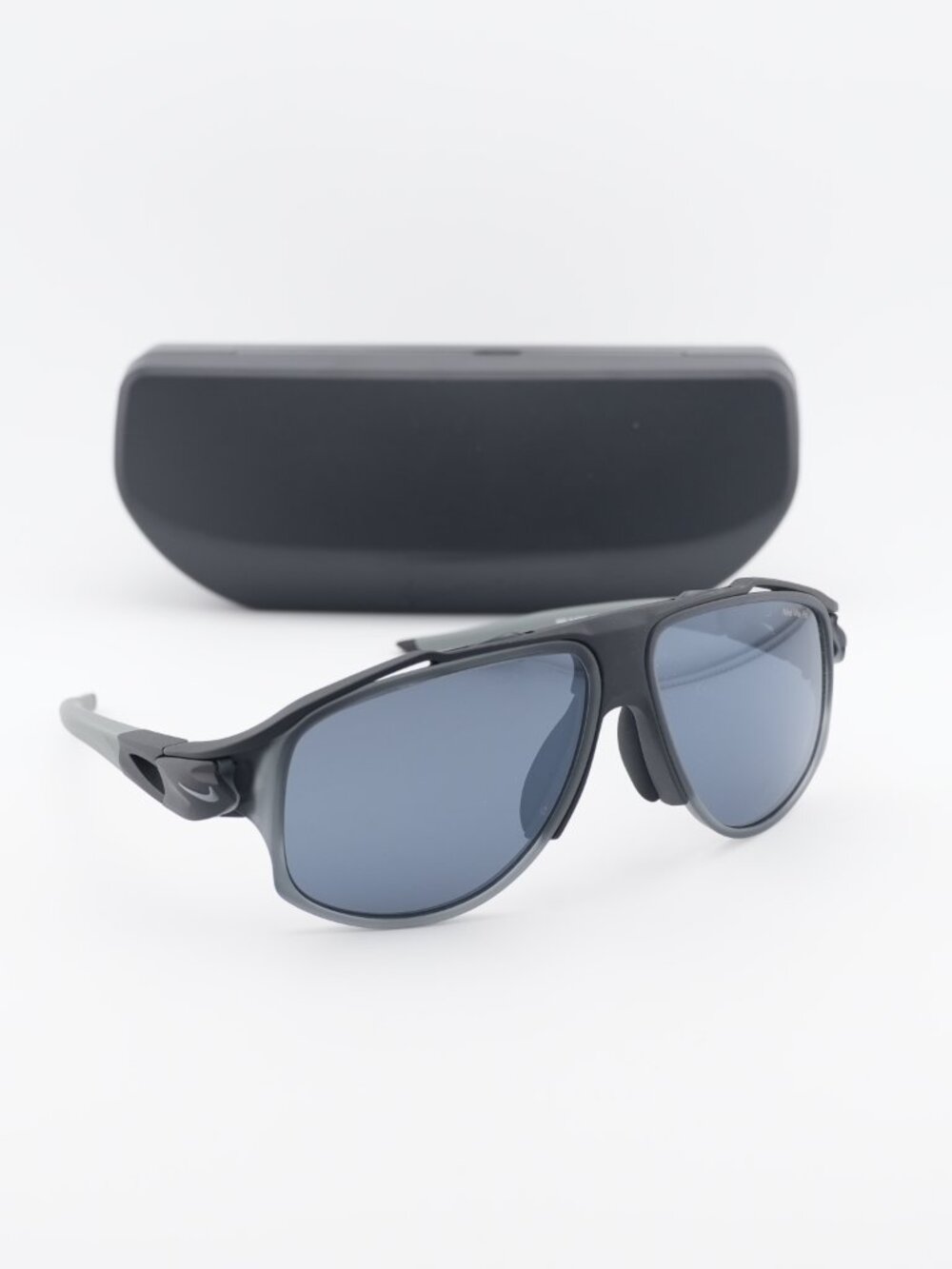 NIKE FLYFREE INFINITY IO0099X 010 Shield Sunglasses - Matte Black